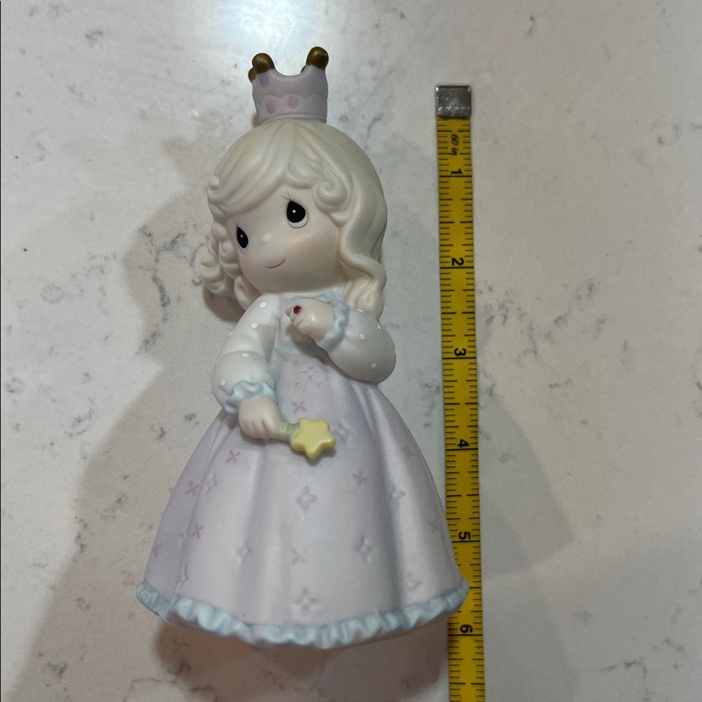 PRETTY AS A PRINCESS 526053 Precious Moments Figurine ©1995 - Picture 9 of 9